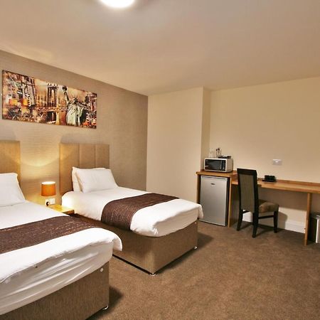 New County Hotel & Serviced Apartments By Roomsbooked Глостър Стая снимка