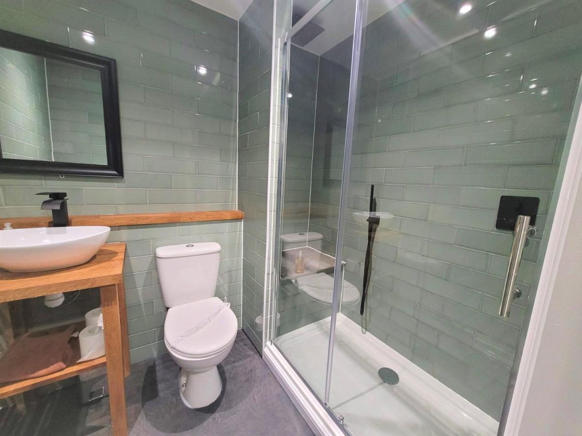 New County Hotel & Serviced Apartments By Roomsbooked Глостър Екстериор снимка