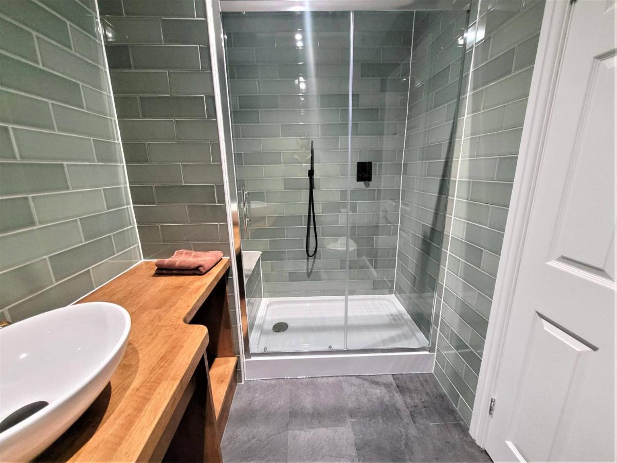 New County Hotel & Serviced Apartments By Roomsbooked Глостър Екстериор снимка