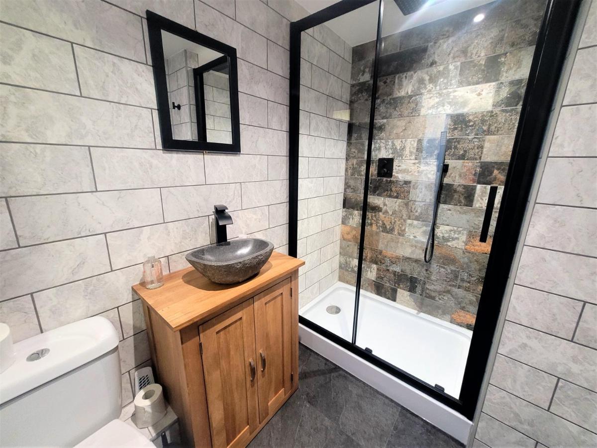 New County Hotel & Serviced Apartments By Roomsbooked Глостър Екстериор снимка