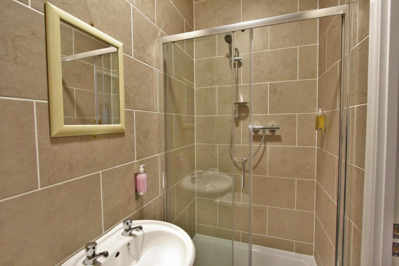 New County Hotel & Serviced Apartments By Roomsbooked Глостър Екстериор снимка
