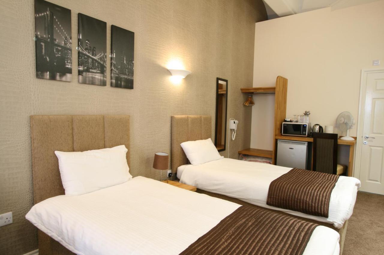New County Hotel & Serviced Apartments By Roomsbooked Глостър Стая снимка